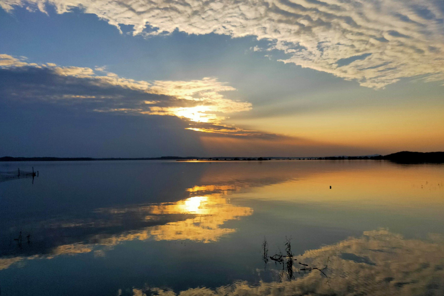 休養(yǎng)生息 梁子湖江夏湖區(qū)再現(xiàn)碧波蕩漾